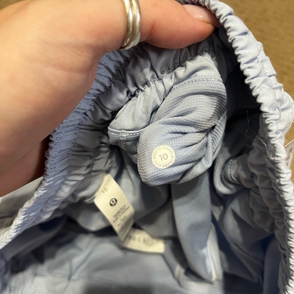 Lululemon | Hotty Hot Low-Rise Lined Short 2.5" Inseam in Powder Blue - Picture 10 of 16